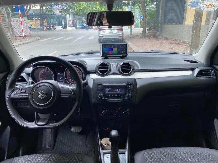 Cần bán nhanh xe Suzuki Swift 2019 đk 2020 màu Đỏ rất đẹp