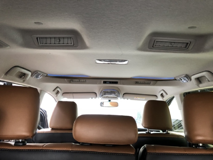 Cần bán xe Innova 2020, Số tự động, bản G, màu xám còn mới ken