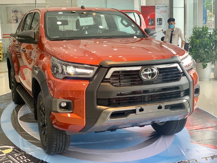 Toyota Hilux 2021 mới tại Toyota An Sương
