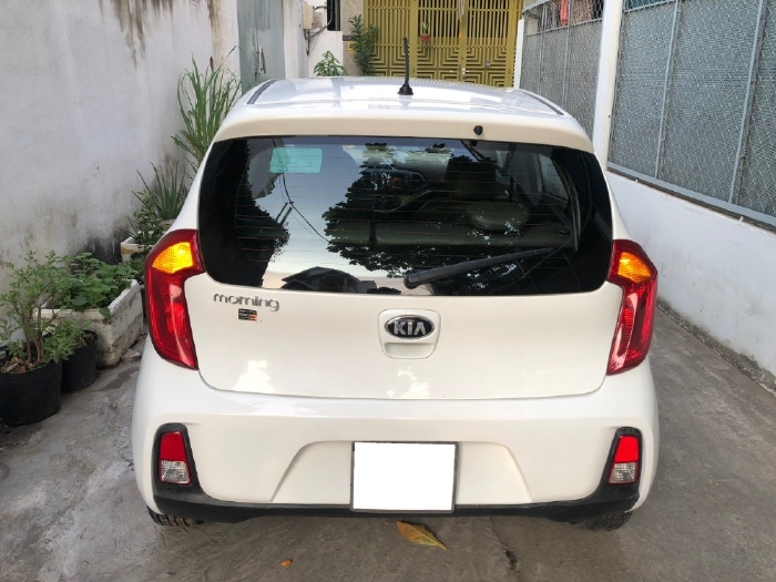 Gia đình cần bán xe Kia Moring 2018, động cơ 1.2L, số sàn, màu trắng