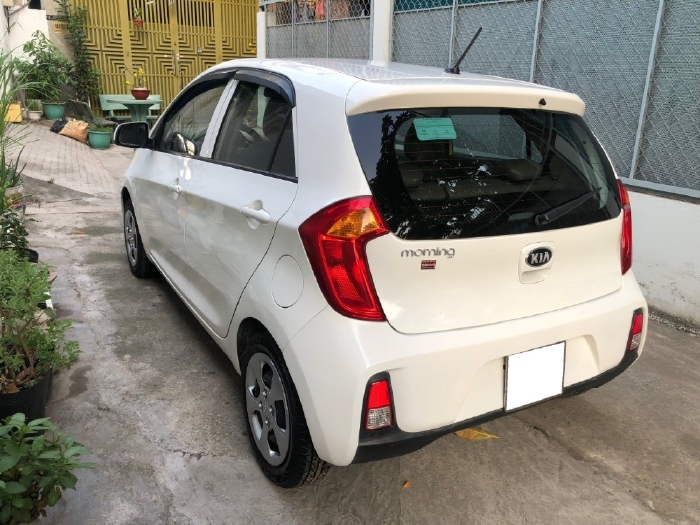 Gia đình cần bán xe Kia Moring 2018, động cơ 1.2L, số sàn, màu trắng