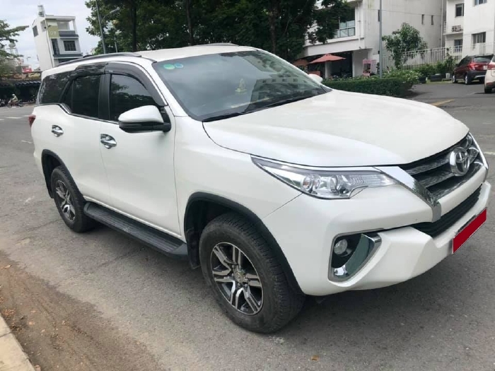 Mình cần bán Fortuner 2019, máy dầu, tự động, màu trắng