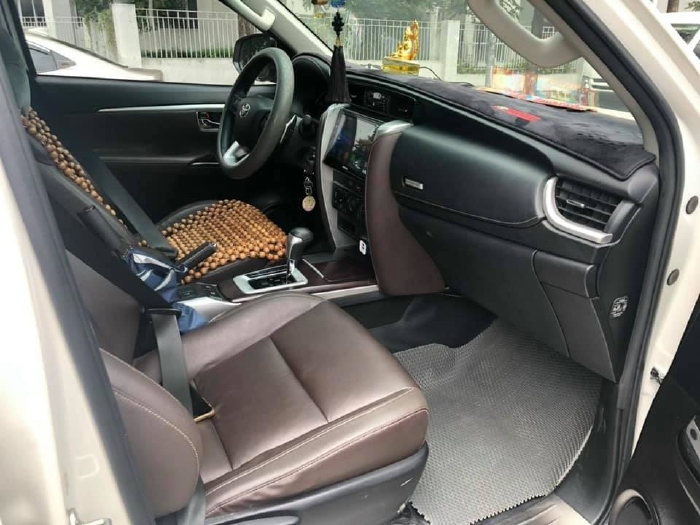 Mình cần bán Fortuner 2019, máy dầu, tự động, màu trắng