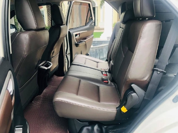 Mình cần bán Fortuner 2019, máy dầu, tự động, màu trắng