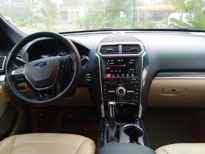 Tôi cần bán xe Ford Explorer đời 2016, số tự động, bản full xăng ecobost, màu đen huyền bí