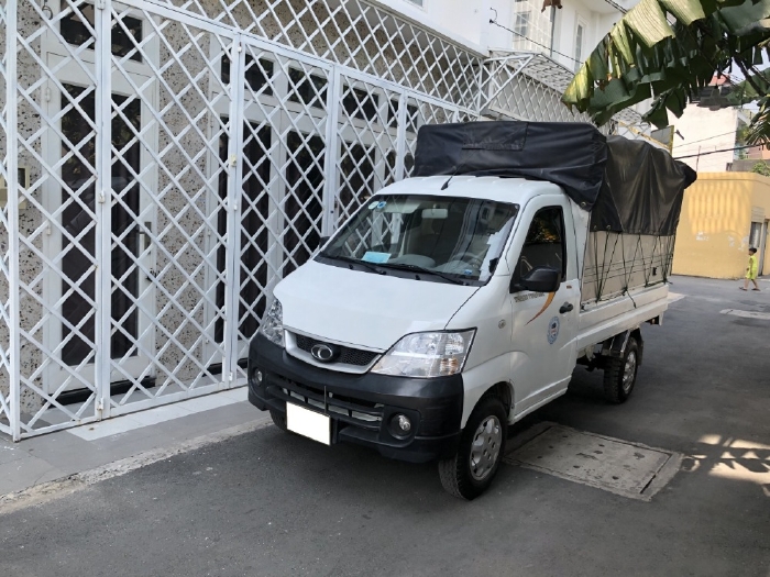 Gia đình cần bán xe Tải Thaco Towner 2017,  số sàn, máy xăng, màu trắng còn mới tinh