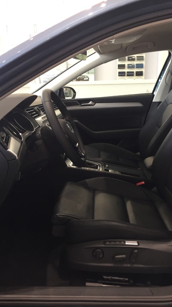 Bán Volkswagen Passat 1.8L TSI, DSG 7AT, xe Đức nhập khẩu 100% tại Đức. Ưu đãi tốt nhất trong tháng 2