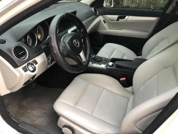 Mercedes C200 2012, số tự động, màu trắng