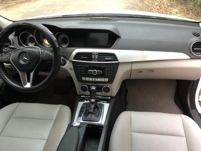 Mercedes C200 2012, số tự động, màu trắng