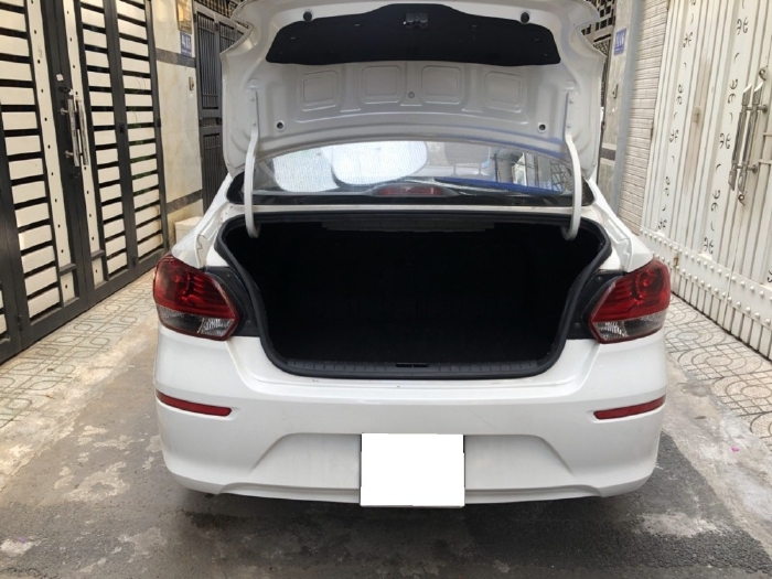 Kia Soluto 2020, số sàn, màu trắng