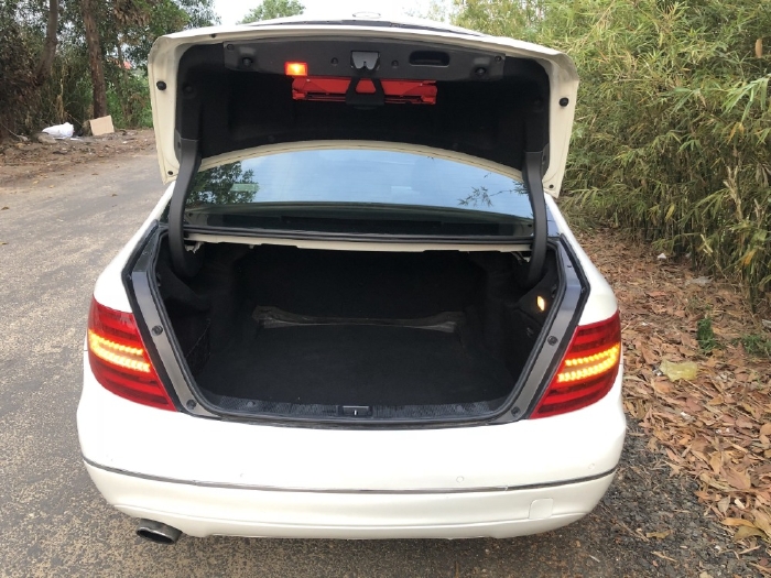 Mercedes C200 2012, số tự động, màu trắng