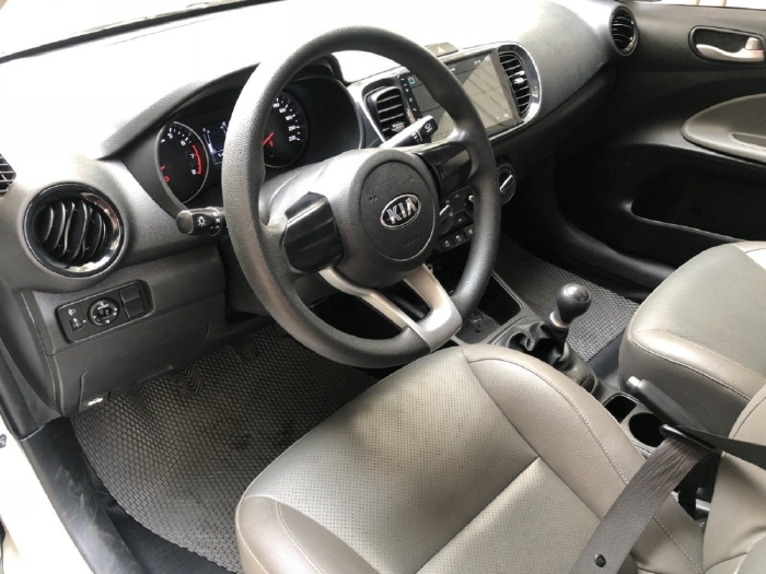 Kia Soluto 2020, số sàn, màu trắng