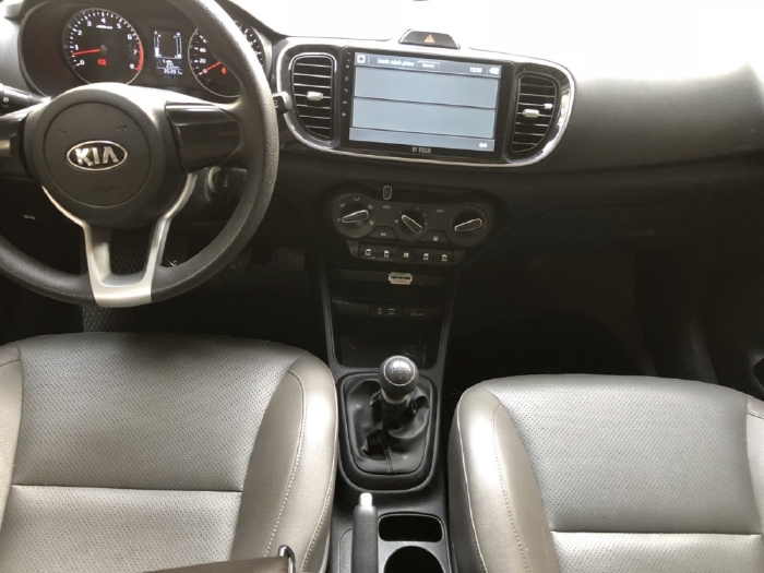 Kia Soluto 2020, số sàn, màu trắng
