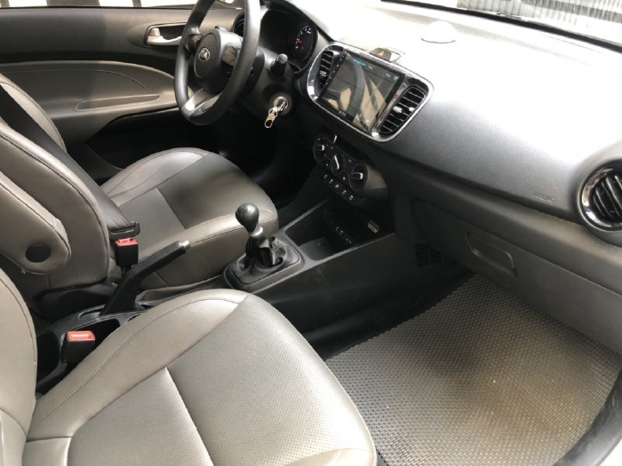 Kia Soluto 2020, số sàn, màu trắng