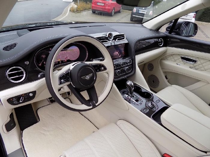 Bán Bentley Bentayga First Edition 4.0 V8 2021 bản full nhất,giaoxe miễn phí toàn quốc.