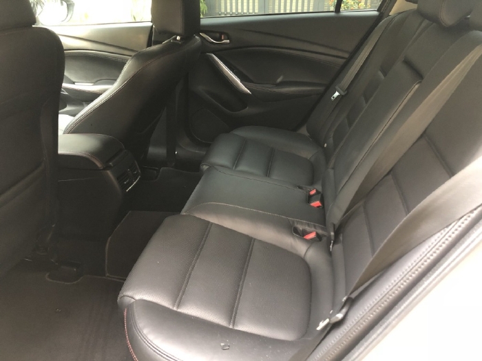 Bán xe cực đẹp Mazda 6 Premium 2017 2.5AT, màu trắng
