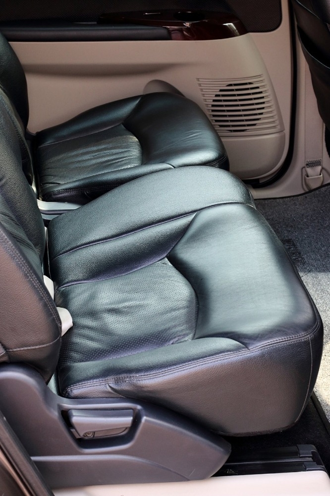 Tôi cần bán Mitsubishi Grandis đời 2011, số tự động, màu xám cực mới.