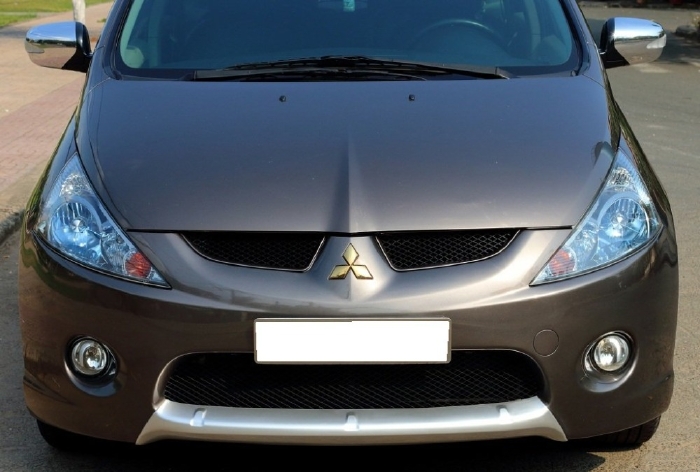 Tôi cần bán Mitsubishi Grandis đời 2011, số tự động, màu xám cực mới.