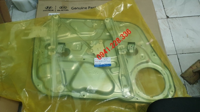 Compa lên kính trước Hyundai i30 824712L001 824812L001