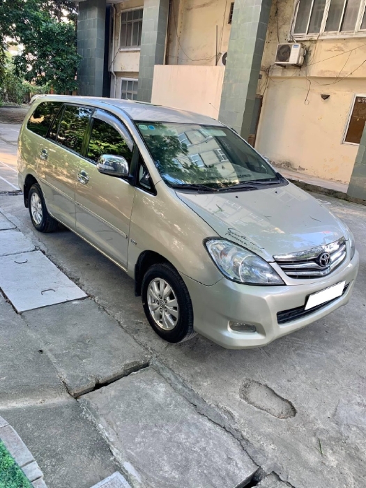 Gia đình cần bán Innova 2009 V, tự động, màu vàng cát, còn đẹp mới, xe nhà đi rất giữ kỷ