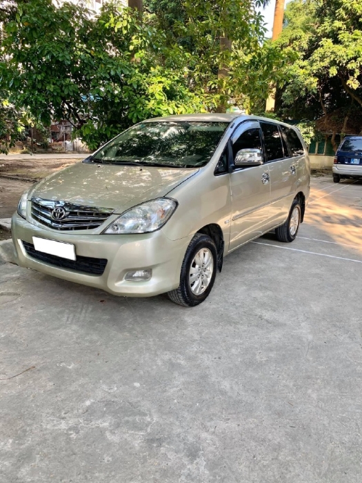 Gia đình cần bán Innova 2009 V, tự động, màu vàng cát, còn đẹp mới, xe nhà đi rất giữ kỷ