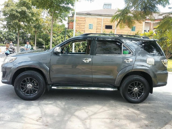  Toyota Fortuner đời 2016, máy dầu, số sàn, xe cọp zin, màu xám