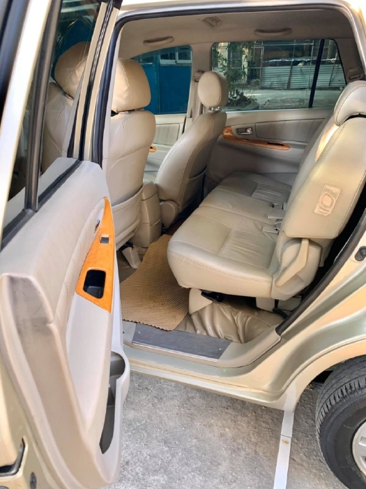 Gia đình cần bán Innova 2009 V, tự động, màu vàng cát, còn đẹp mới, xe nhà đi rất giữ kỷ