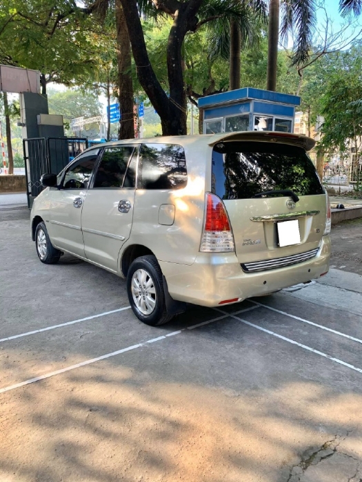 Gia đình cần bán Innova 2009 V, tự động, màu vàng cát, còn đẹp mới, xe nhà đi rất giữ kỷ