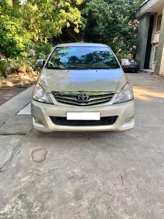 Gia đình cần bán Innova 2009 V, tự động, màu vàng cát, còn đẹp mới, xe nhà đi rất giữ kỷ