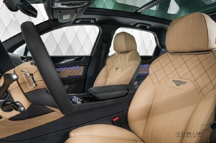 Bán Bentley Bentayga First Edition 4.0 V8 2021, mới 100% màu trắng, bản full nhất