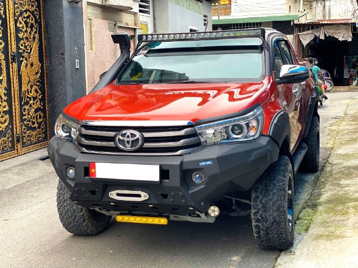  Hilux 2018, số tự động, máy dầu, màu cam độc quyền