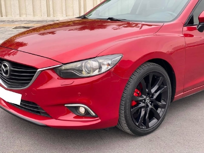 Nhà mình đang cần bán Mazda 6 2016 2.5AT bản full màu đỏ