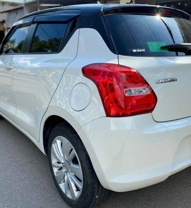 Cần bán xe Suzuki swift 2019, số tự động, màu trắng còn mới tinh