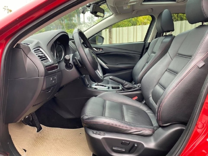 Nhà mình đang cần bán Mazda 6 2016 2.5AT bản full màu đỏ