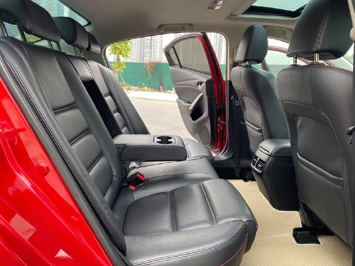 Nhà mình đang cần bán Mazda 6 2016 2.5AT bản full màu đỏ