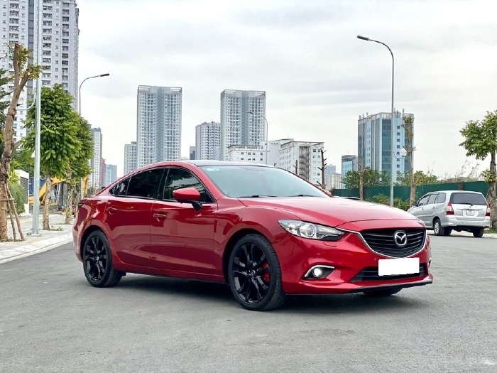 Nhà mình đang cần bán Mazda 6 2016 2.5AT bản full màu đỏ