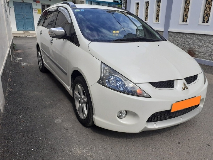 Mitsubishi Grandis 2012 limited, số tự động Full, màu trắng