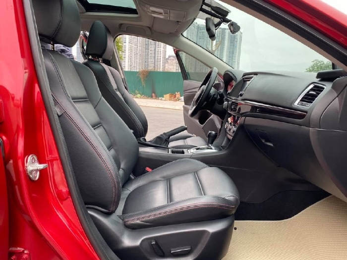 Nhà mình đang cần bán Mazda 6 2016 2.5AT bản full màu đỏ