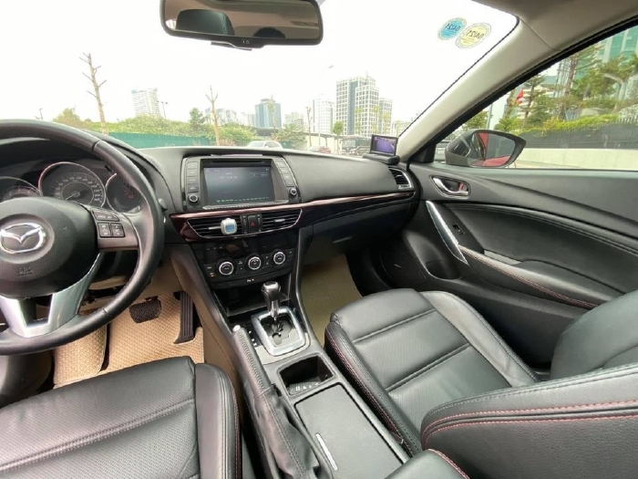 Nhà mình đang cần bán Mazda 6 2016 2.5AT bản full màu đỏ