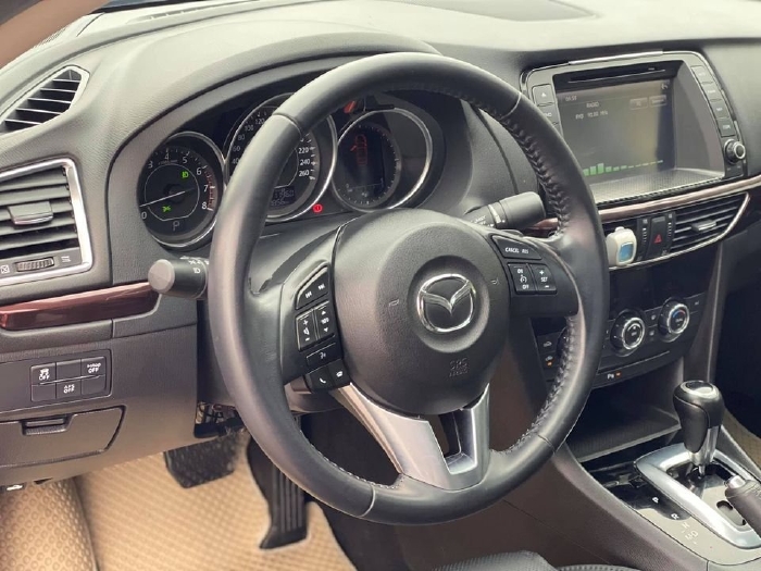 Nhà mình đang cần bán Mazda 6 2016 2.5AT bản full màu đỏ