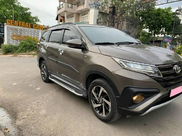 Bán xe Toyota Rush nhập Indonesia 2019 số tự động, màu Xám.