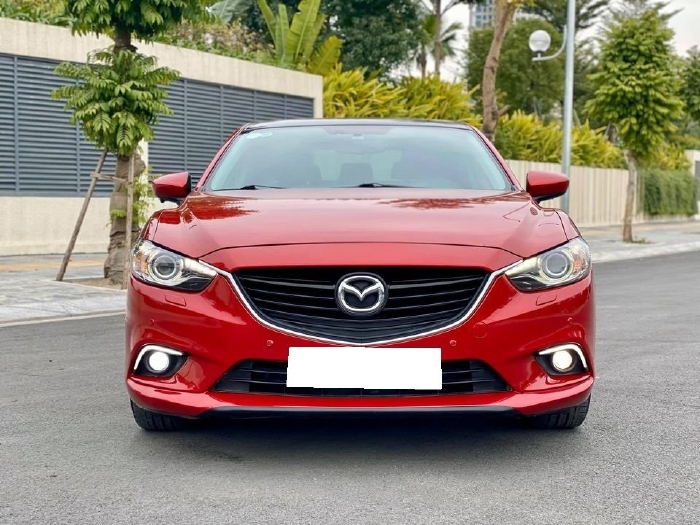 Nhà mình đang cần bán Mazda 6 2016 2.5AT bản full màu đỏ