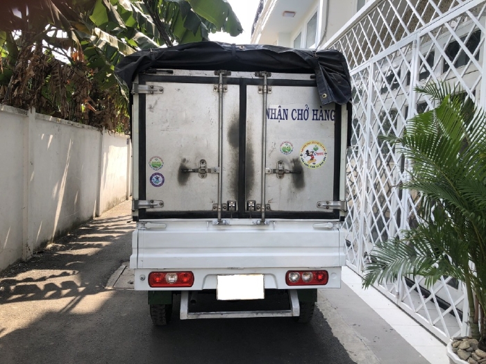 xe Tải Thaco Towner 2017,  số sàn, máy xăng, màu trắng còn mới tinh