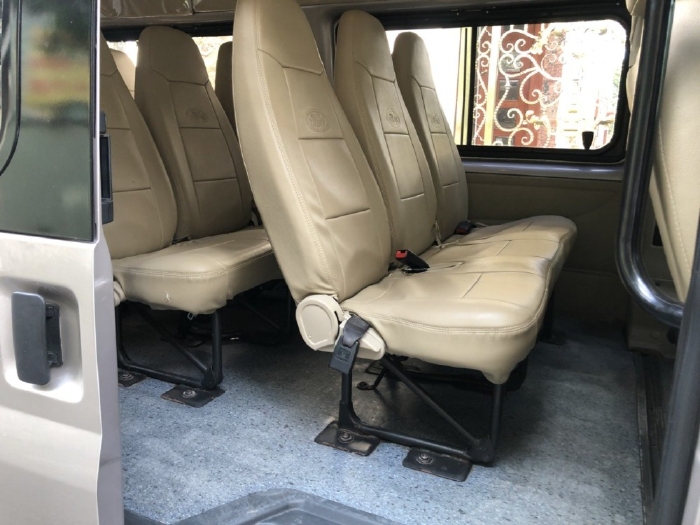Cần bán lại Ford Transit 2018 máy dầu, số sàn, màu Xám