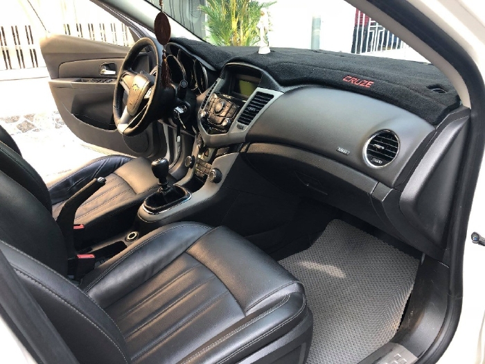  Chevrolet Cruze LT 2018 số sàn, màu trắng