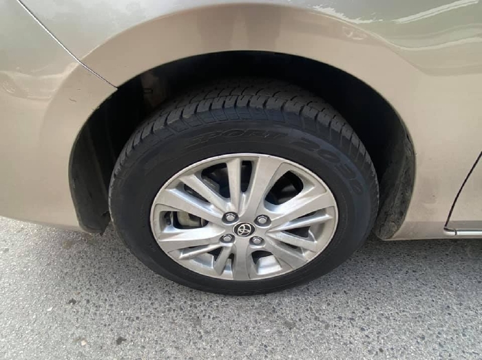 Toyota Vios 2019 dòng E, tự động, màu vàng cát