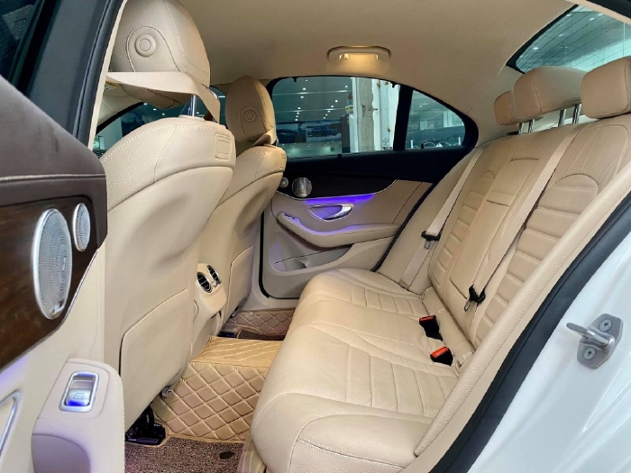  C200 2020 Exclusive số tự động, bản full option, màu Trắng cực đẹp