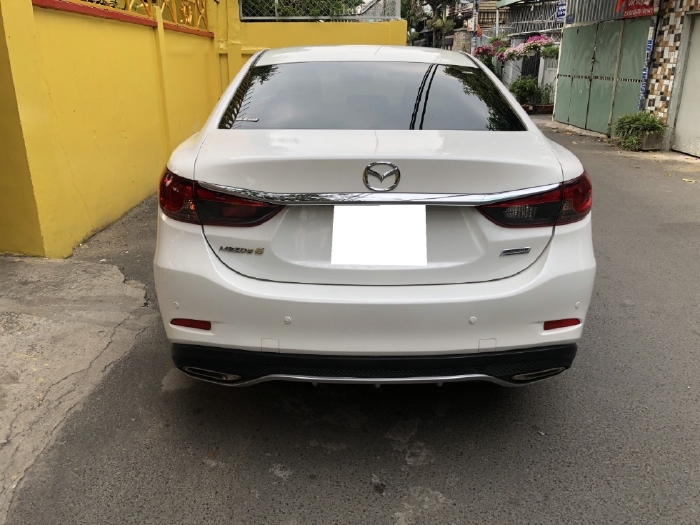 Mazda 6 Premium 2017 2.5AT, màu trắng