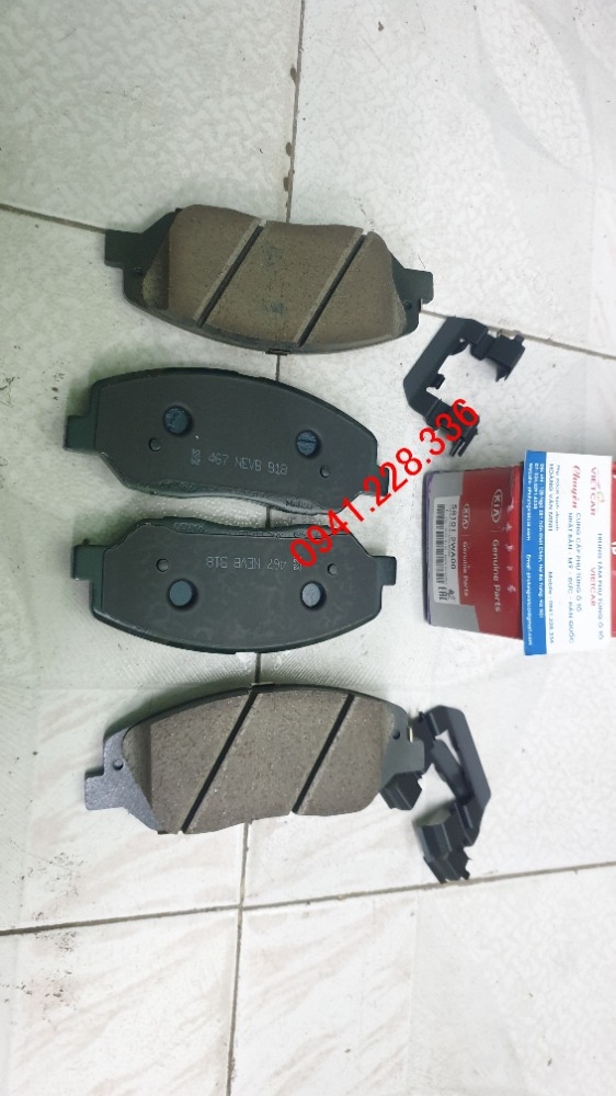 581012WA00  Má phanh trước Kia Sorento