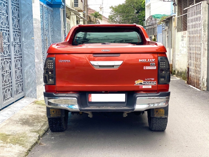  Hilux 2018, số tự động, máy dầu, màu cam độc quyền